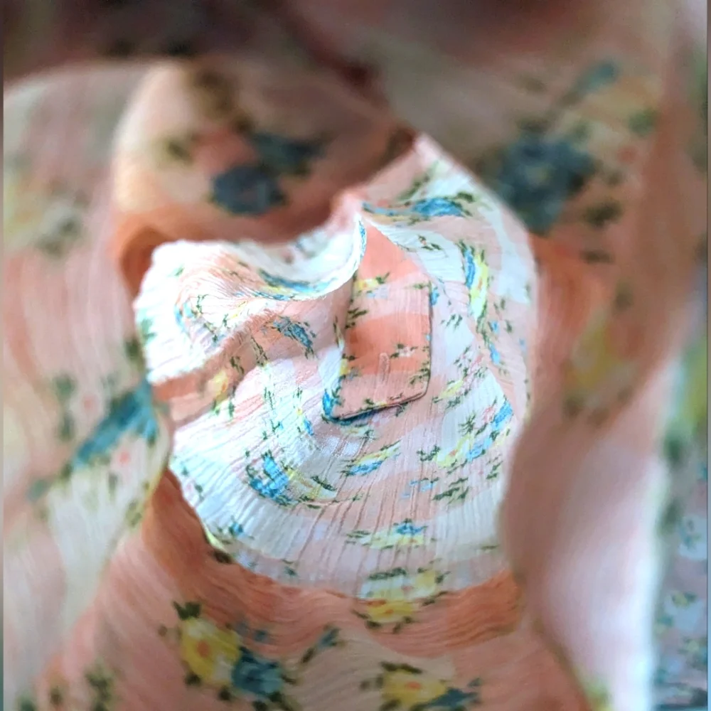 About A Girl XS Long Sleeve Button Down Blouse Pastel Gingham & Roses - Picture 6 of 7